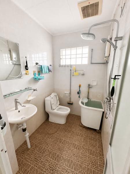 Rumah Teres untuk Dijual di Bandar Botanic (Klang) - Feeling Teo - Bathroom - PropertyGuru.com.my