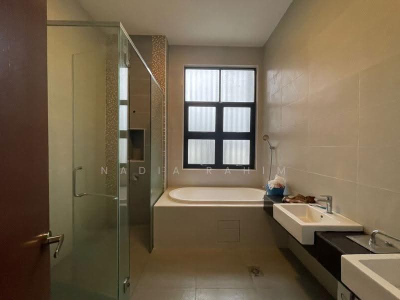 Bungalow House untuk Dijual di Taman Melawati (Ulu Kelang) - Nadia Rahim - Bathroom - PropertyGuru.com.my
