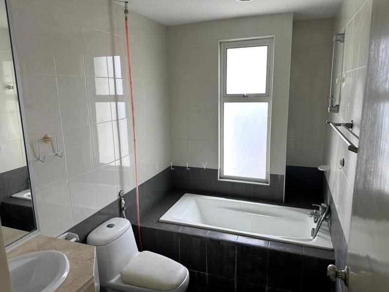 Kediaman Servis untuk Disewa di Birch Regency @ Penang Times Square - Lilly . - Bathroom - PropertyGuru.com.my