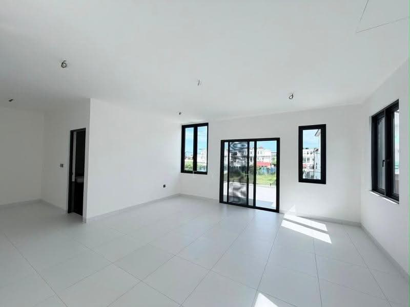 Rumah Berkembar untuk Dijual di Kampung Lapan (Melaka City) - Shirley Haw - Living Room - PropertyGuru.com.my