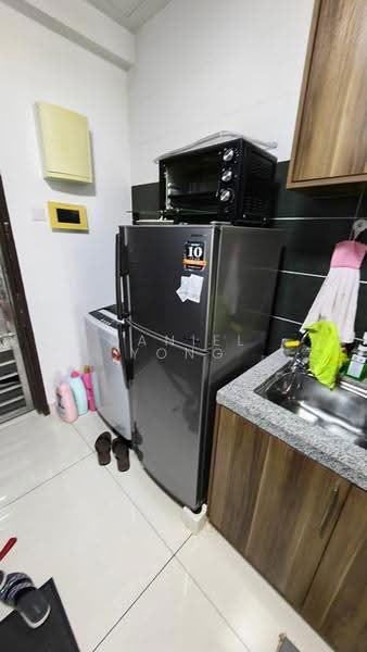 Service Residence for Sale at D'Inspire Residence (Inspira Bestari) - Daniel Yong - Kitchen - PropertyGuru.com.my