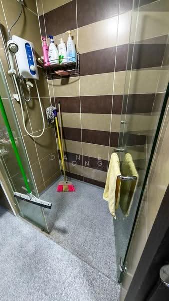 Service Residence for Sale at D'Inspire Residence (Inspira Bestari) - Daniel Yong - Bathroom - PropertyGuru.com.my