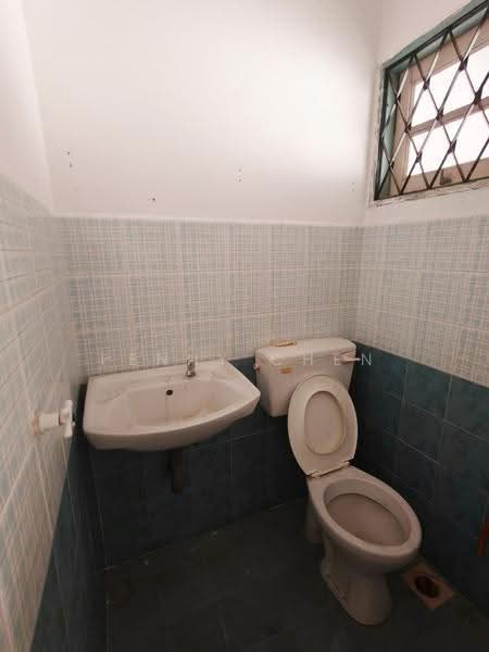 1.5-storey Terraced House for Sale in Taman Menglembu Impiana Adril (Menglembu) - PENNY CHEN - Bathroom - PropertyGuru.com.my