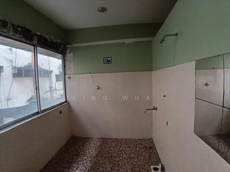 Shop for Sale in Ulu Kelang (Kuala Lumpur) - King Wha - Bathroom - PropertyGuru.com.my