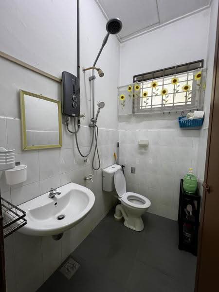 2-storey Terraced House for Sale in Bandar Kulai (Kulai) - Alan Ler - Bathroom - PropertyGuru.com.my