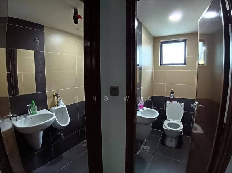 Shop for Sale in Wangsa Maju (Kuala Lumpur) - King Wha - Bathroom - PropertyGuru.com.my