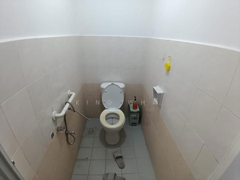 Shop for Sale in Wangsa Maju (Kuala Lumpur) - King Wha - Bathroom - PropertyGuru.com.my