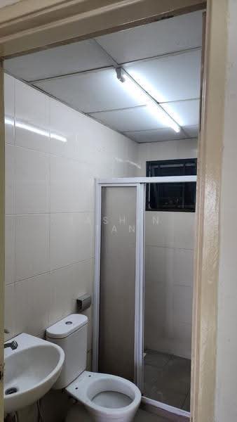 Kediaman Servis untuk Dijual di OUG Parklane - Jashen Tan - Bathroom - PropertyGuru.com.my