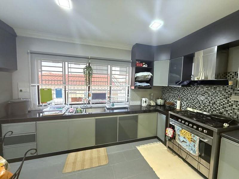 Rumah Berkembar untuk Dijual di Taman Pelangi Indah (Ulu Tiram) - Edward Oo - Kitchen - PropertyGuru.com.my