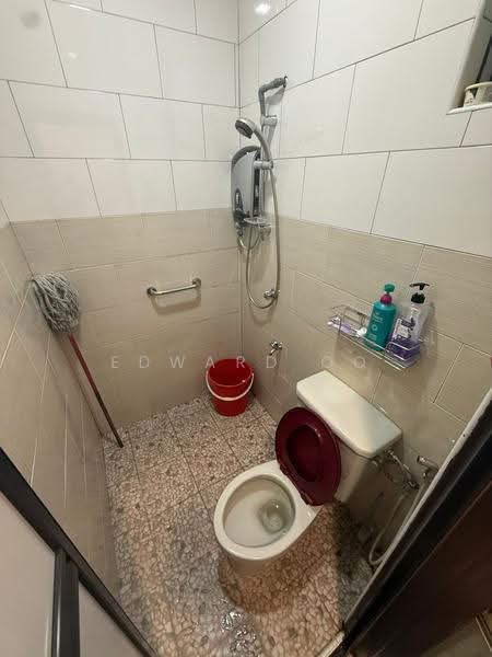 Rumah Berkembar untuk Dijual di Taman Pelangi Indah (Ulu Tiram) - Edward Oo - Bathroom - PropertyGuru.com.my