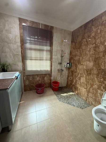 Rumah Berkembar untuk Dijual di Taman Pelangi Indah (Ulu Tiram) - Edward Oo - Bathroom - PropertyGuru.com.my