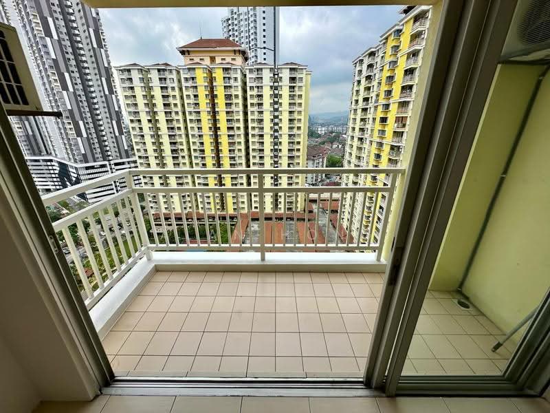 Kondominium untuk Dijual di Platinum Lake PV 10 - Alan Hong - Balcony - PropertyGuru.com.my