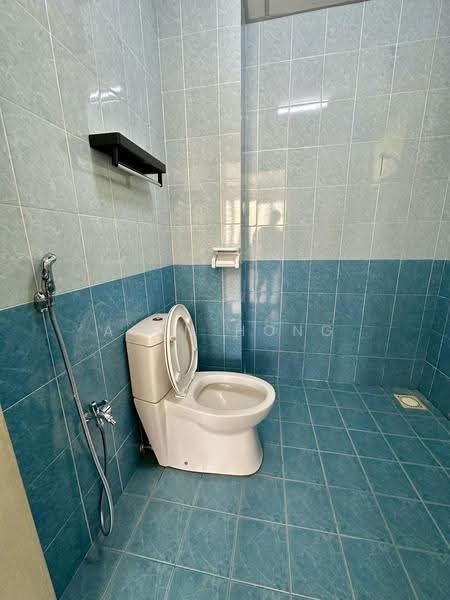 Kondominium untuk Dijual di Platinum Lake PV 10 - Alan Hong - Bathroom - PropertyGuru.com.my