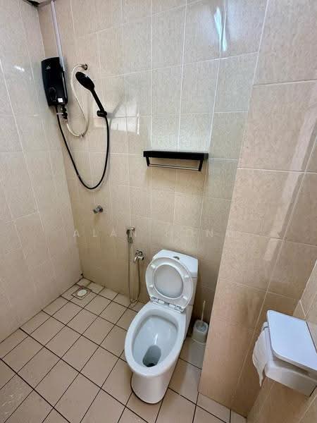 Kondominium untuk Dijual di Platinum Lake PV 10 - Alan Hong - Bathroom - PropertyGuru.com.my