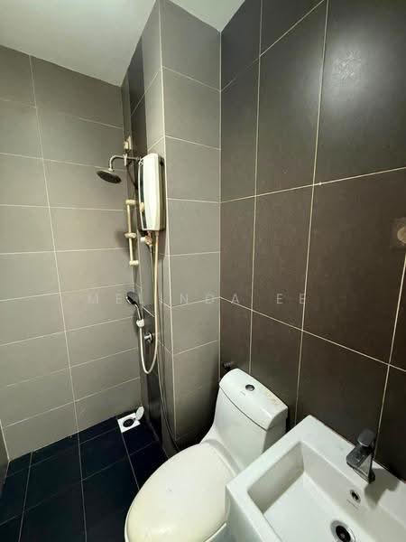 Kediaman Servis untuk Dijual di Skysuites @ Meldrum Hills - Melinda Ee - Bathroom - PropertyGuru.com.my