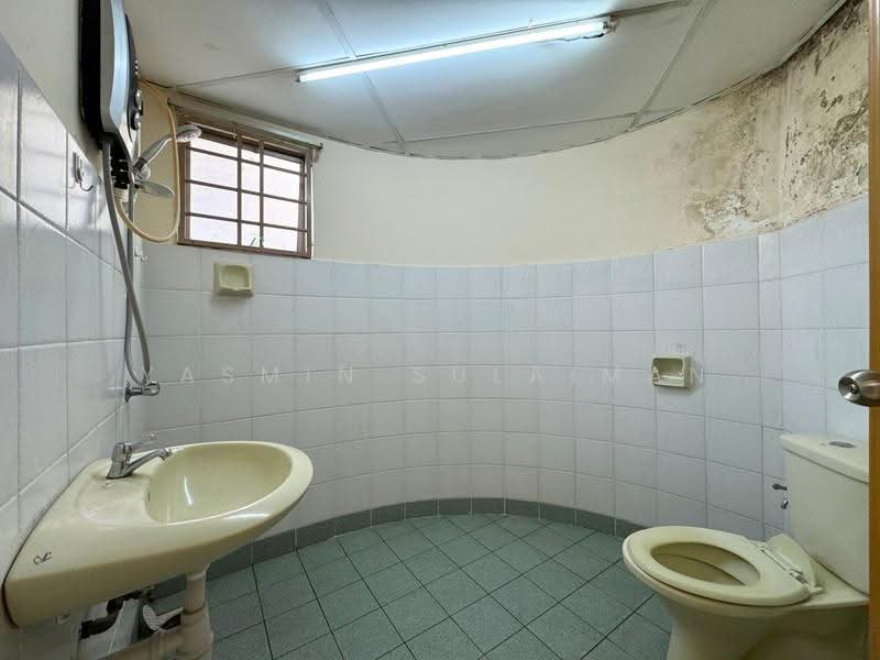Apartment for Sale at Melur Apartment - Yasmin Sulaiman - Bathroom - PropertyGuru.com.my