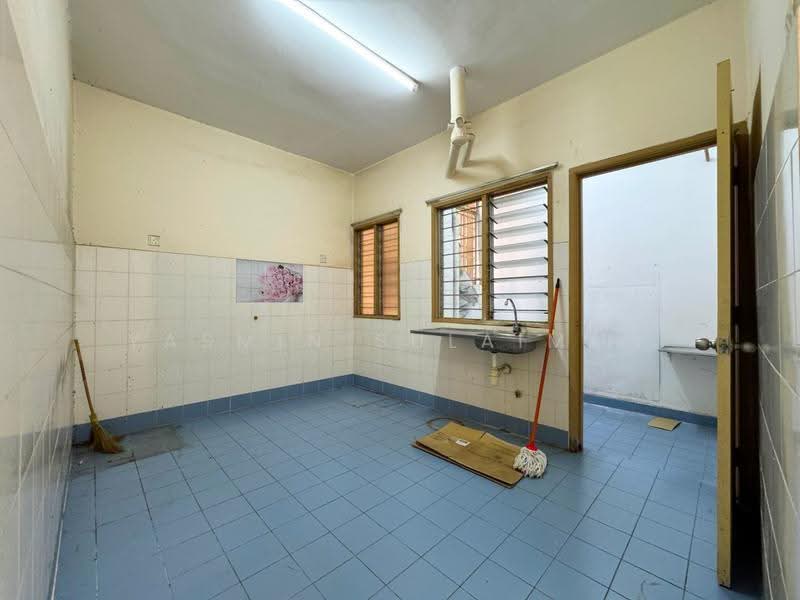 Apartment for Sale at Melur Apartment - Yasmin Sulaiman - Kitchen - PropertyGuru.com.my
