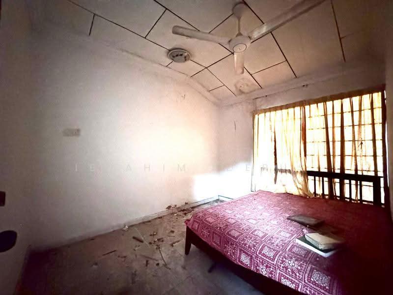 Rumah Teres 1-Tingkat untuk Dijual di Batu Caves (Kuala Lumpur) - Ibrahim Iderus - Bedroom - PropertyGuru.com.my