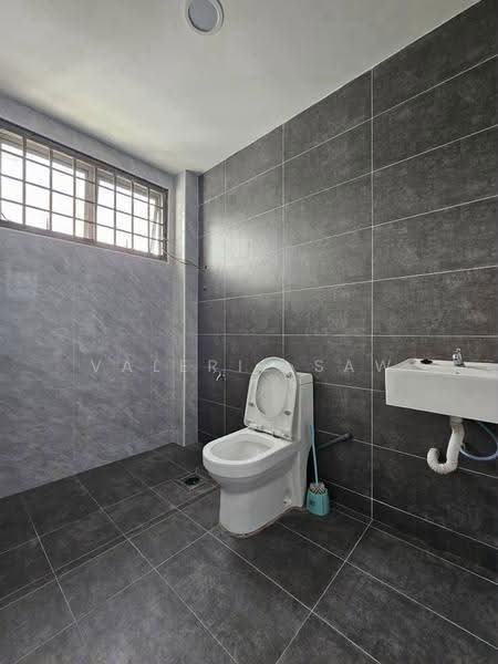2-storey Terraced House for Sale in Taman Puteri Wangsa (Ulu Tiram) - Valerie Saw - Bathroom - PropertyGuru.com.my