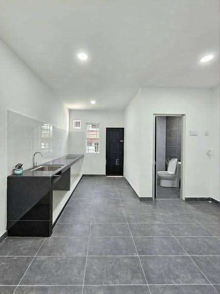 2-storey Terraced House for Sale in Taman Puteri Wangsa (Ulu Tiram) - Valerie Saw - Kitchen - PropertyGuru.com.my