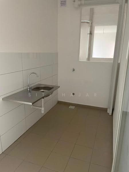 Kediaman Servis untuk Dijual di Residensi Dian II - Siti Hajar - Kitchen - PropertyGuru.com.my