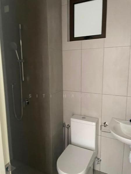Kediaman Servis untuk Dijual di Residensi Dian II - Siti Hajar - Bathroom - PropertyGuru.com.my