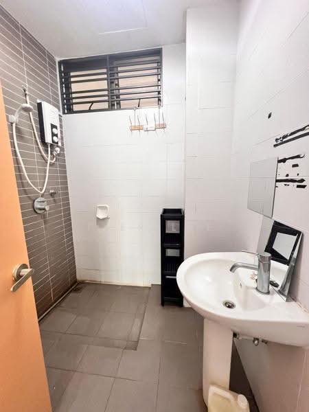Service Residence for Sale at Palazio - Pier Lye - Bathroom - PropertyGuru.com.my