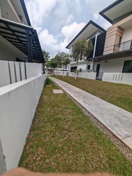 Rumah Berkembar untuk Dijual di Bandar Tropicana Aman (Telok Panglima Garang) - Janice Lam - Exterior - PropertyGuru.com.my
