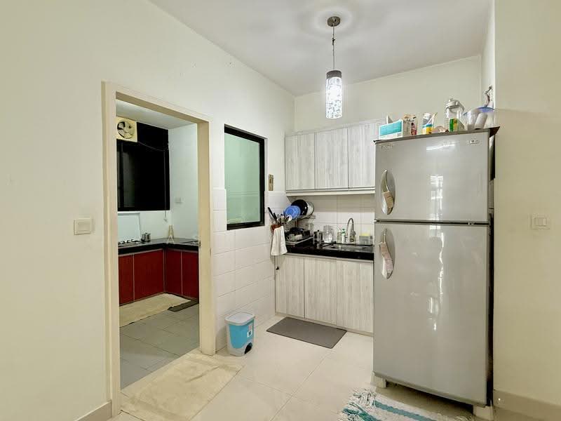 Kondominium untuk Dijual di The Z Residence - Ashly Hor - Kitchen - PropertyGuru.com.my