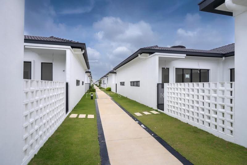 Rumah Teres 1-Tingkat untuk Dijual di Shah Alam (Selangor) - Vitas Tan - Exterior - PropertyGuru.com.my
