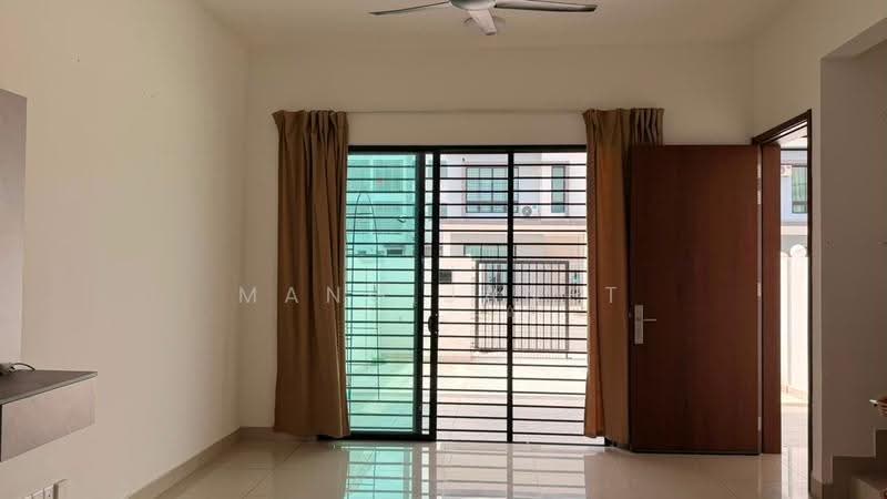 Rumah Teres 2-Tingkat untuk Dijual di Taman Adda Heights (Tebrau) - Mang Janet - Living Room - PropertyGuru.com.my