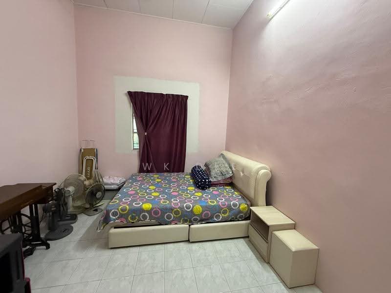 1-storey Terraced House for Sale in Taman Manis 1 (Sri Gading) - WK Dee - Bedroom - PropertyGuru.com.my