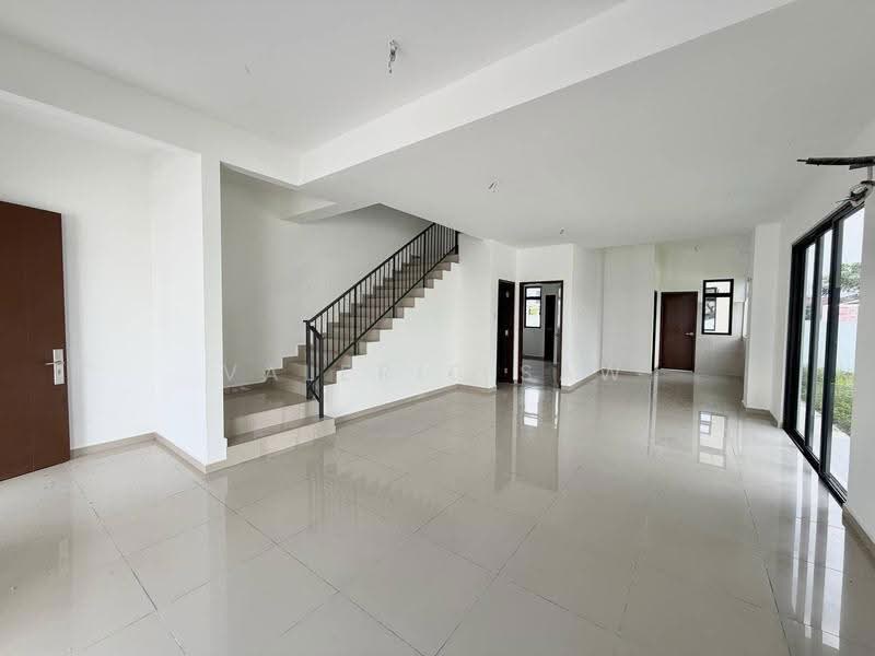 2-storey Terraced House for Sale in Bandar Dato Onn (Tebrau) - Valerie Saw - Living Room - PropertyGuru.com.my