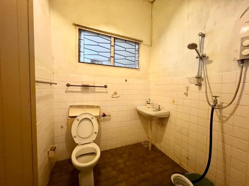 Bungalow House untuk Dijual di Taman Melodies (Johor Bahru) - Glenn Woo - Bathroom - PropertyGuru.com.my