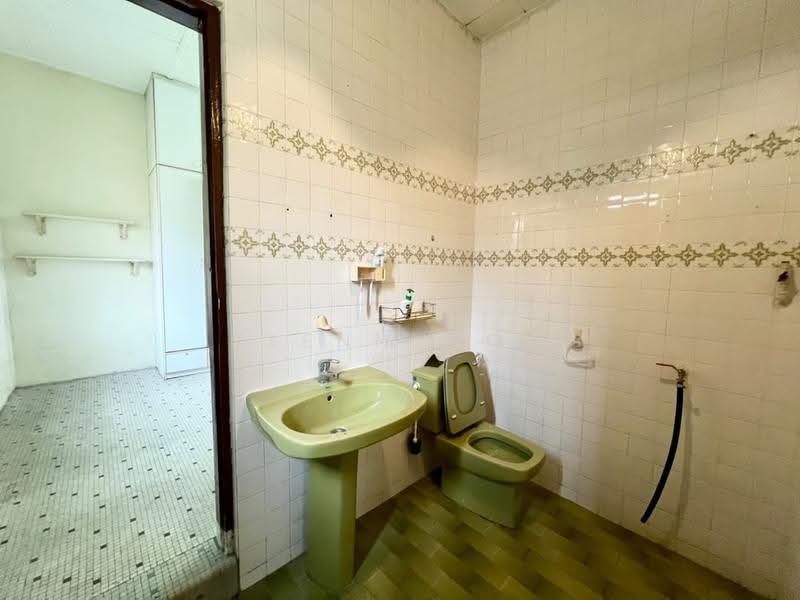 Bungalow House untuk Dijual di Taman Melodies (Johor Bahru) - Glenn Woo - Bathroom - PropertyGuru.com.my