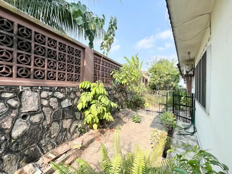Bungalow House untuk Dijual di Taman Melodies (Johor Bahru) - Glenn Woo - Exterior - PropertyGuru.com.my
