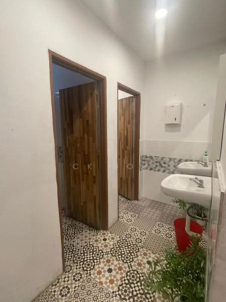 Shop / Office untuk Disewa di Bay Avenue (Bayan Lepas) - CK Goh - Bathroom - PropertyGuru.com.my