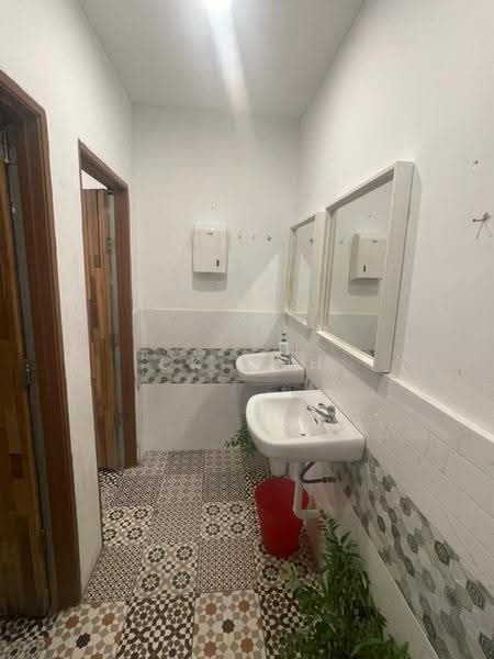 Shop / Office untuk Disewa di Bay Avenue (Bayan Lepas) - CK Goh - Bathroom - PropertyGuru.com.my