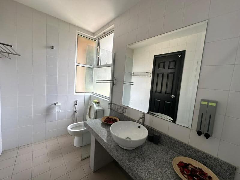 Kondominium untuk Disewa di Adora Courtyard Apartments - KC Lee - Bathroom - PropertyGuru.com.my