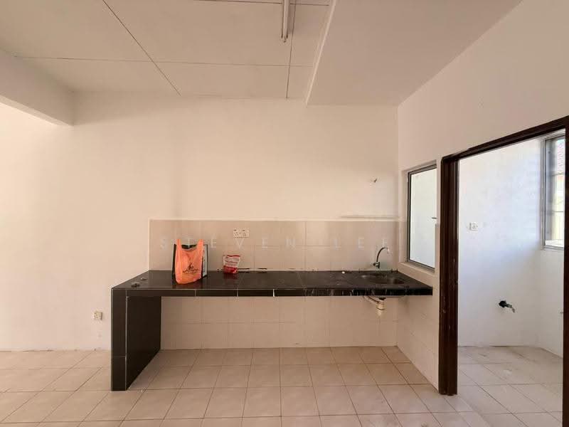 Townhouse for Sale in Bandar Country Homes (Rawang) - Steven Lee - Kitchen - PropertyGuru.com.my