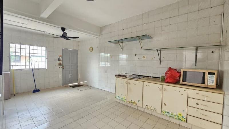 2-storey Terraced House for Sale in Taman Johor Jaya (Johor Bahru) - Kelvin Koay - Kitchen - PropertyGuru.com.my