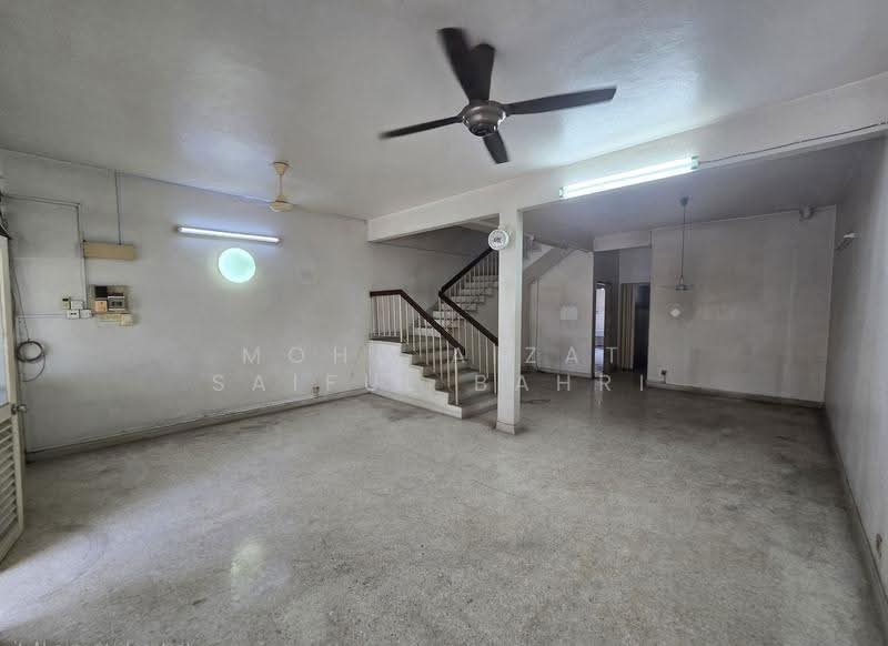 2-storey Terraced House for Sale in Taman Overseas Union (Taman Oug) (Jalan Klang Lama (Old Klang Road)) - Mohd Aizat Saiful Bahri - Living Room - PropertyGuru.com.my