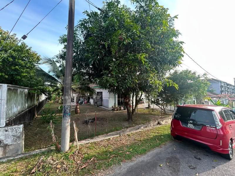 Bungalow House for Sale in Bandar Putra Permai (Seri Kembangan) - ITA AHMAT - Exterior - PropertyGuru.com.my