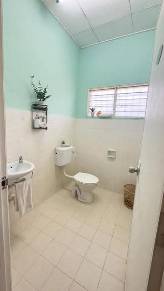 Bungalow House for Sale in Bandar Putra Permai (Seri Kembangan) - ITA AHMAT - Bathroom - PropertyGuru.com.my