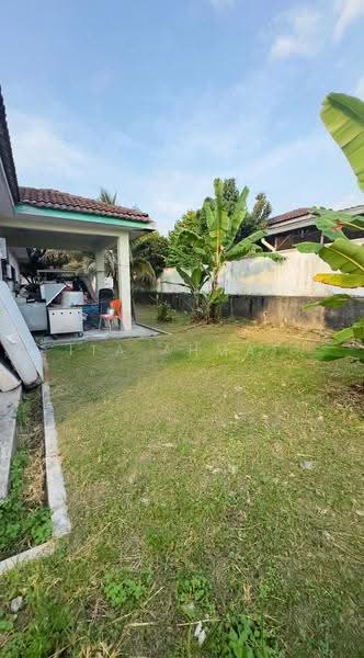 Bungalow House for Sale in Bandar Putra Permai (Seri Kembangan) - ITA AHMAT - Exterior - PropertyGuru.com.my
