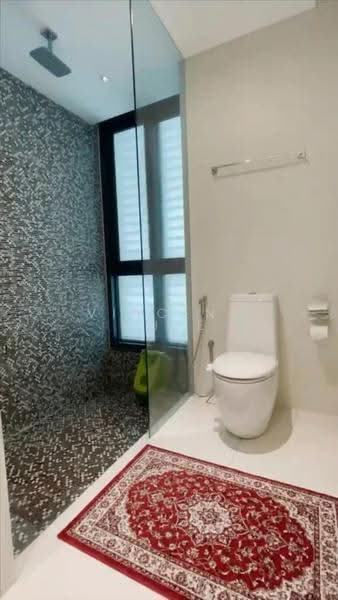 Kediaman Servis untuk Dijual di Vogue Suites One - Vincent Chye - Bathroom - PropertyGuru.com.my