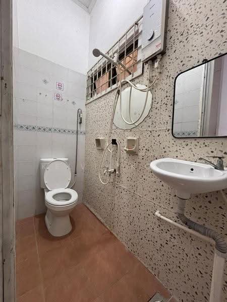 1-storey Terraced House for Sale in Taman Daya (Johor Bahru) - Kelvin Koay - Bathroom - PropertyGuru.com.my