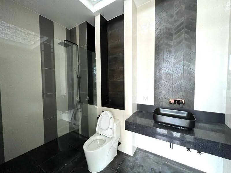 Semi-Detached House for Sale in Setia Tropika (Johor Bahru) - Karl Lim - Bathroom - PropertyGuru.com.my