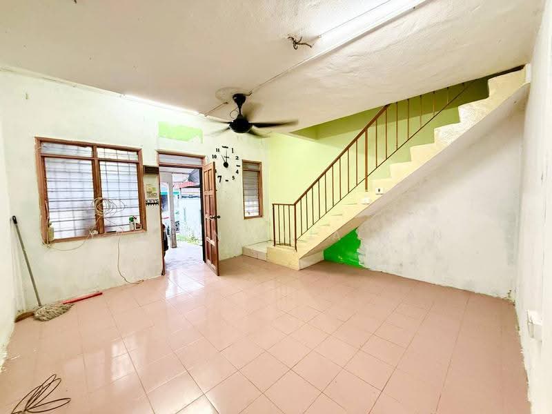 Rumah Teres 2-Tingkat untuk Dijual di Bandar Rinching (Semenyih) - Yasmin Sulaiman - Living Room - PropertyGuru.com.my