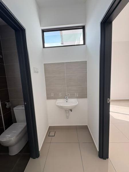 Rumah Teres 2-Tingkat untuk Dijual di Taman Austin Duta (Tebrau) - Carson . - Bathroom - PropertyGuru.com.my